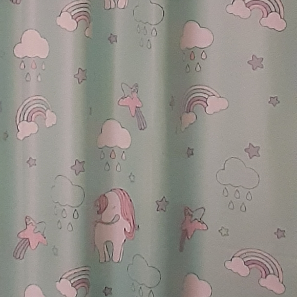 Unicorn shower curtain - Picture 2 of 4